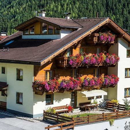 Pension Bergwelt ノイシュティフト・イム・シュトゥーバイタール エクステリア 写真