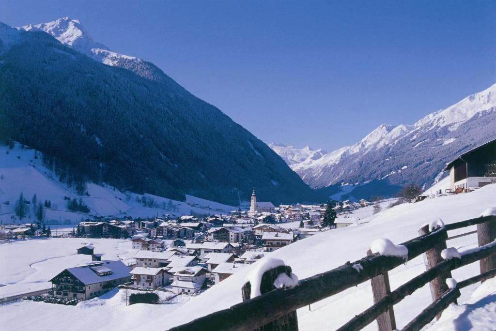 Pension Bergwelt ノイシュティフト・イム・シュトゥーバイタール エクステリア 写真
